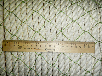 Сетка капроновая, ячея 40мм, высота 2,55метра (45 ячей), из нити 0,8мм (разрывная нагрузка нити не менее 17,0 кгс), цвет зеленый