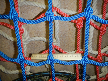 Сетка из мультитекс каната диаметром 10мм (тест 1600 кгс), ячея 150мм, размеры – по вашему заказу. Срок изготовления – от 1 недели. Цвет синий